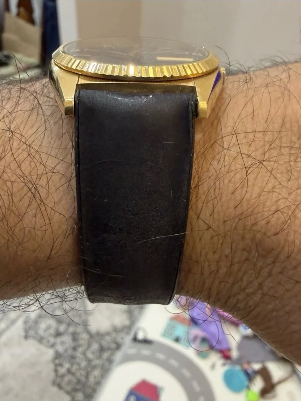 Vintage Seiko 7N43-8A10 Mens Gold Tone Fluted Bezel Black Dial Quartz Watch Day